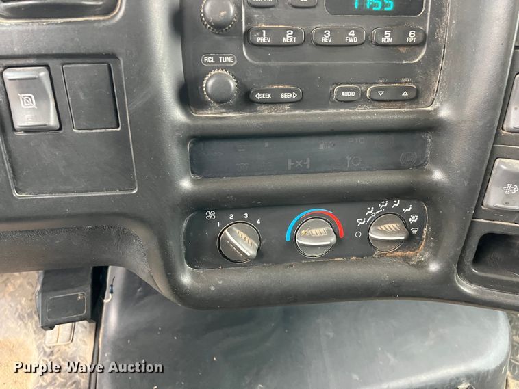 image for item DQ5060 2008 Chevrolet C5500  Crew Cab flatbed truck