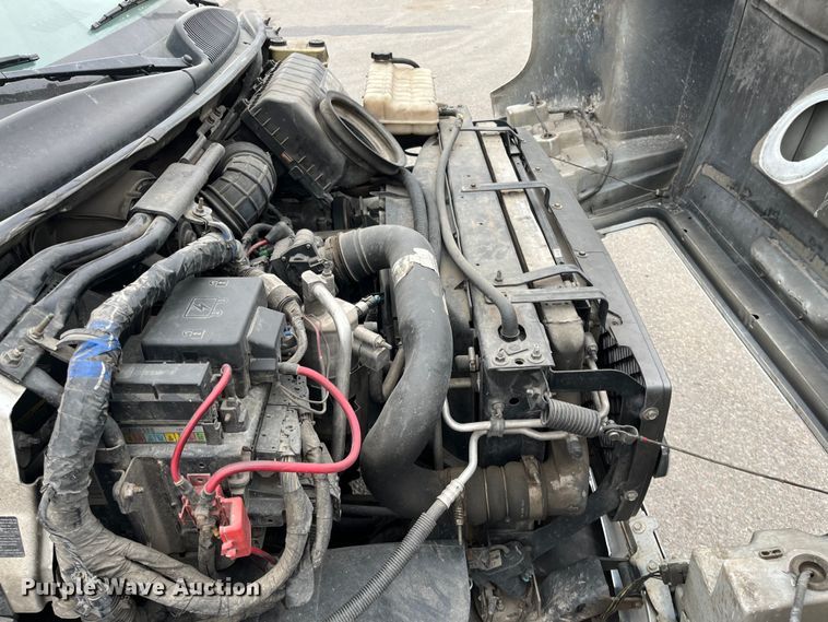 image for item DQ5060 2008 Chevrolet C5500  Crew Cab flatbed truck