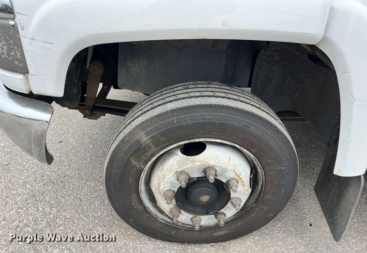 image for item DQ5060 2008 Chevrolet C5500  Crew Cab flatbed truck