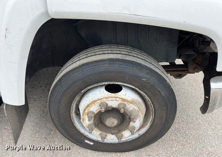 image for item DQ5060 2008 Chevrolet C5500  Crew Cab flatbed truck