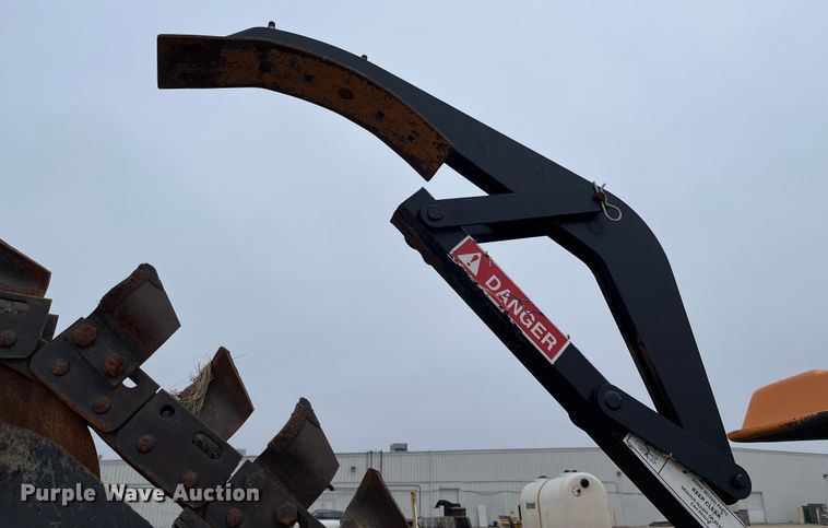 image for item DQ5061 1995 Case 560  trencher