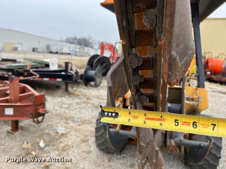 image for item DQ5061 1995 Case 560  trencher