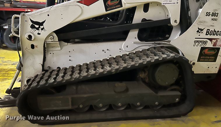 image for item DS2639 2017 Bobcat T770  tracked skid steer loader
