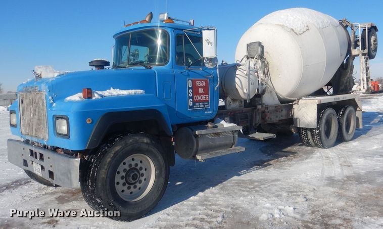 image for item HQ9568 1996 Mack RD690S  ready mix truck