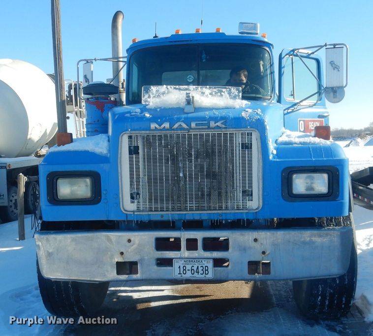 image for item HQ9568 1996 Mack RD690S  ready mix truck