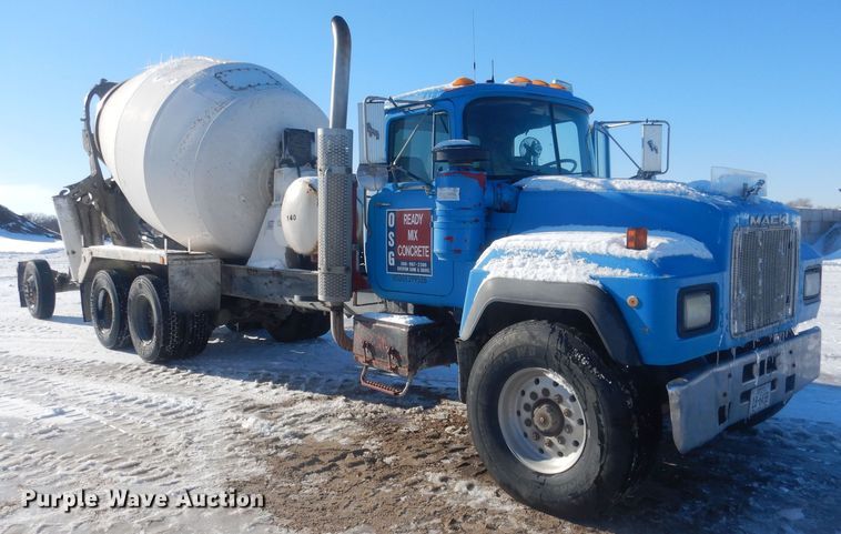 image for item HQ9568 1996 Mack RD690S  ready mix truck