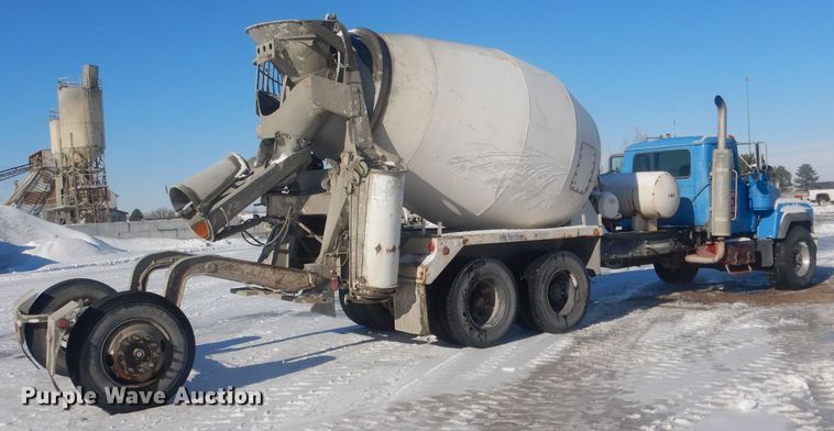 image for item HQ9568 1996 Mack RD690S  ready mix truck