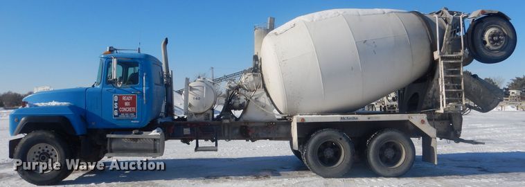 image for item HQ9568 1996 Mack RD690S  ready mix truck