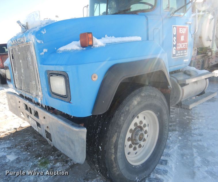 image for item HQ9568 1996 Mack RD690S  ready mix truck