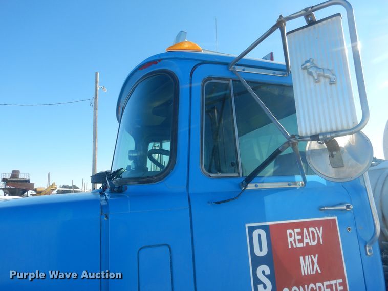 image for item HQ9568 1996 Mack RD690S  ready mix truck