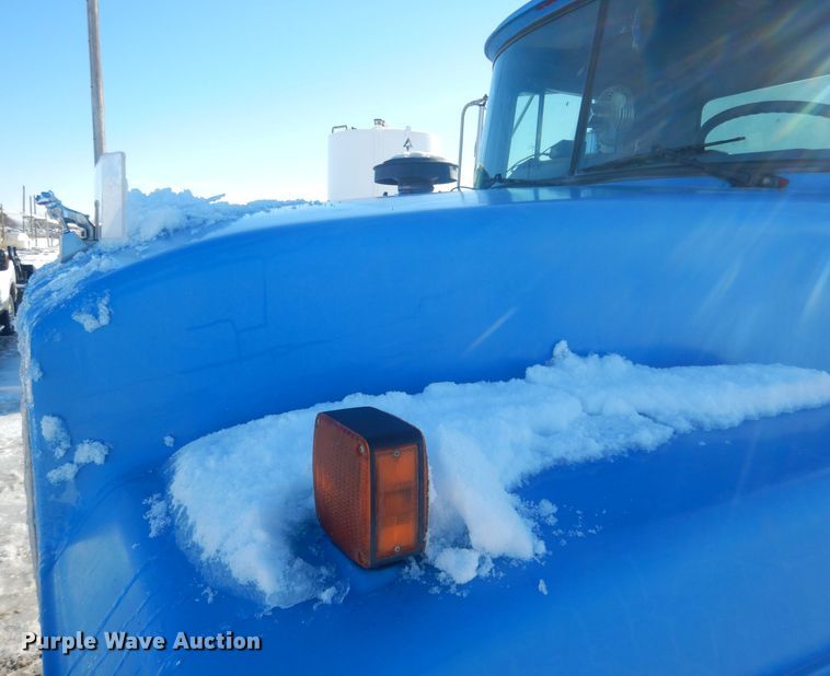 image for item HQ9568 1996 Mack RD690S  ready mix truck