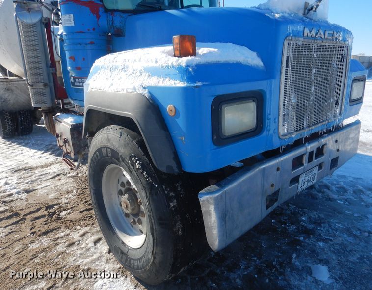 image for item HQ9568 1996 Mack RD690S  ready mix truck