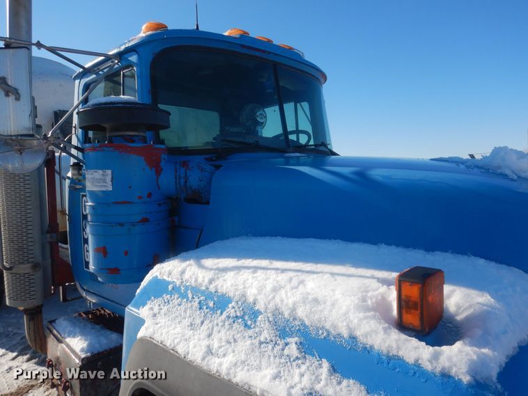 image for item HQ9568 1996 Mack RD690S  ready mix truck
