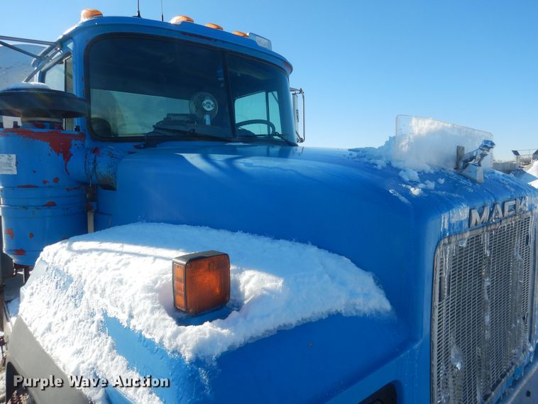 image for item HQ9568 1996 Mack RD690S  ready mix truck
