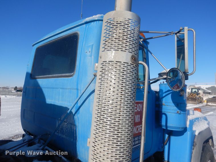 image for item HQ9568 1996 Mack RD690S  ready mix truck