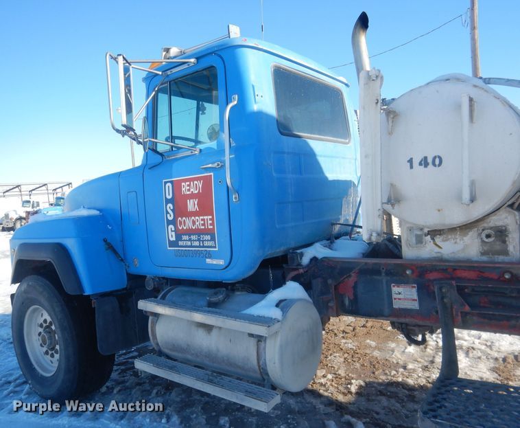 image for item HQ9568 1996 Mack RD690S  ready mix truck