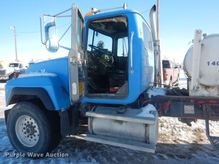 image for item HQ9568 1996 Mack RD690S  ready mix truck