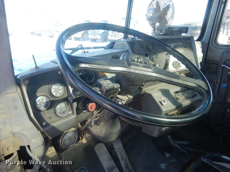 image for item HQ9568 1996 Mack RD690S  ready mix truck