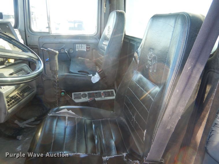 image for item HQ9568 1996 Mack RD690S  ready mix truck