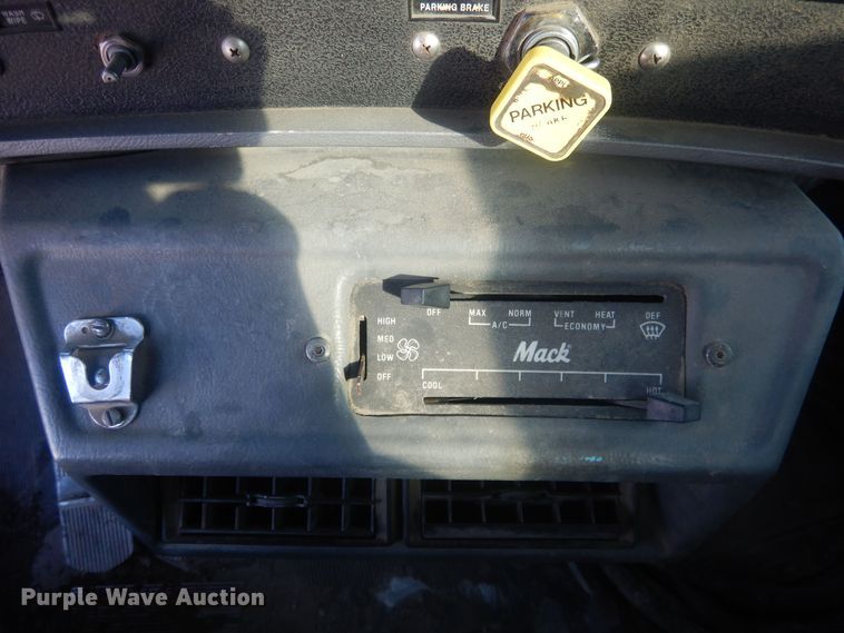 image for item HQ9568 1996 Mack RD690S  ready mix truck