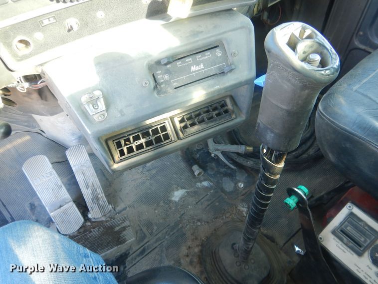 image for item HQ9568 1996 Mack RD690S  ready mix truck