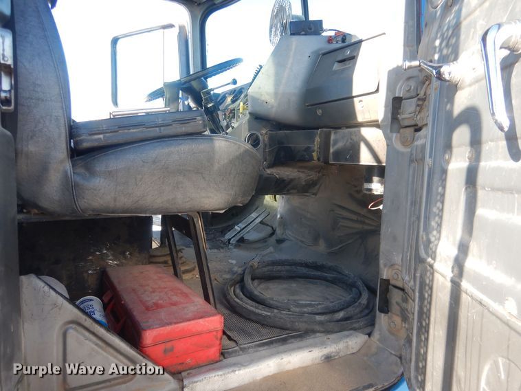 image for item HQ9568 1996 Mack RD690S  ready mix truck