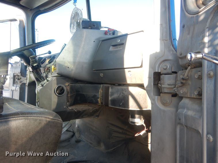 image for item HQ9568 1996 Mack RD690S  ready mix truck