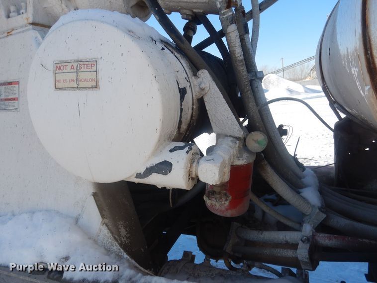 image for item HQ9568 1996 Mack RD690S  ready mix truck