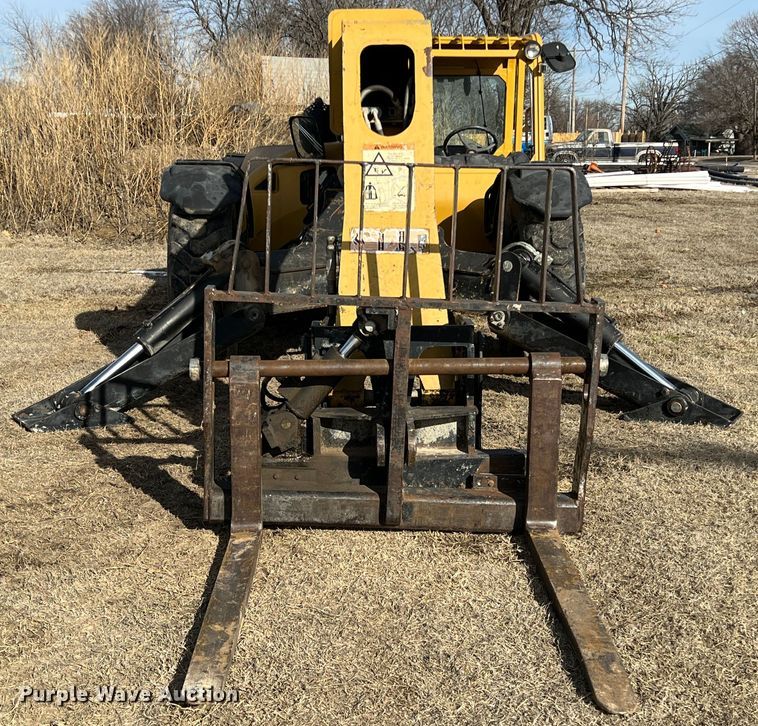 image for item ID9364 2010 Caterpillar TL943  telehandler