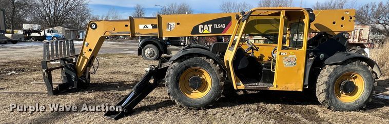 image for item ID9364 2010 Caterpillar TL943  telehandler