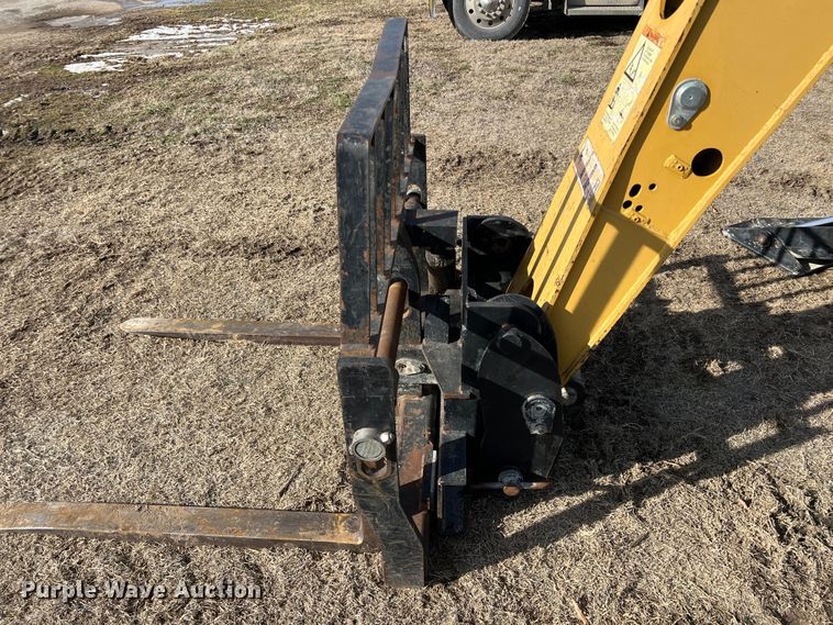 image for item ID9364 2010 Caterpillar TL943  telehandler