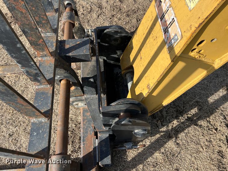 image for item ID9364 2010 Caterpillar TL943  telehandler