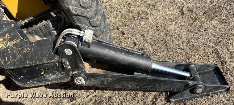 image for item ID9364 2010 Caterpillar TL943  telehandler