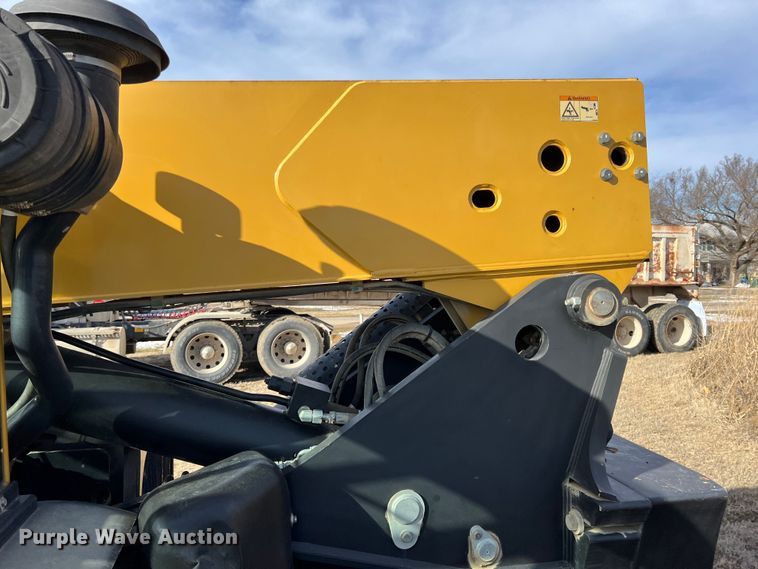 image for item ID9364 2010 Caterpillar TL943  telehandler