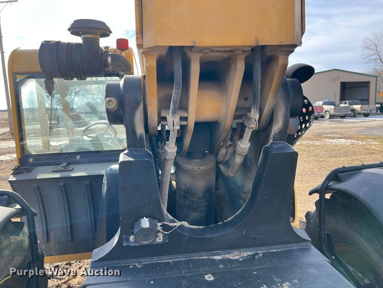 image for item ID9364 2010 Caterpillar TL943  telehandler