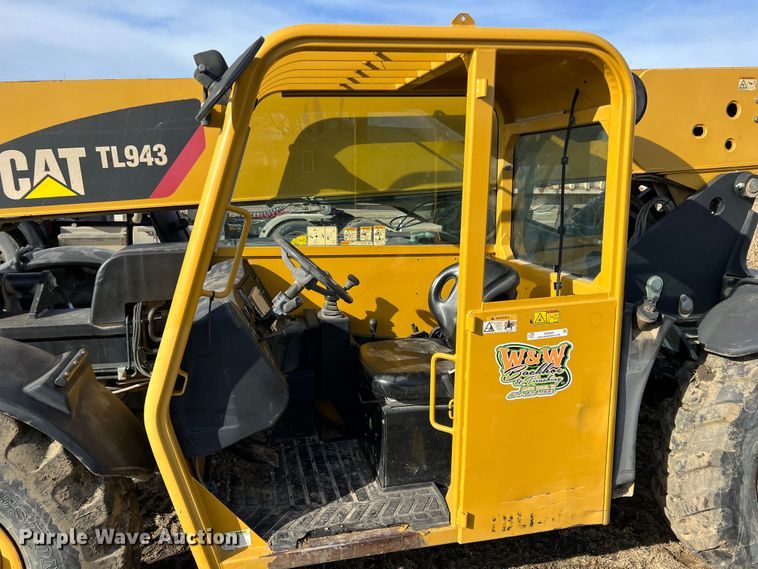 image for item ID9364 2010 Caterpillar TL943  telehandler