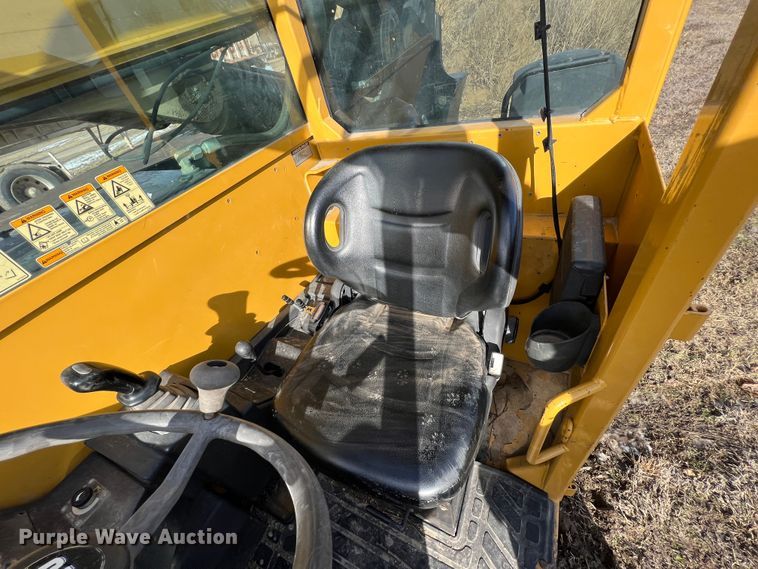 image for item ID9364 2010 Caterpillar TL943  telehandler
