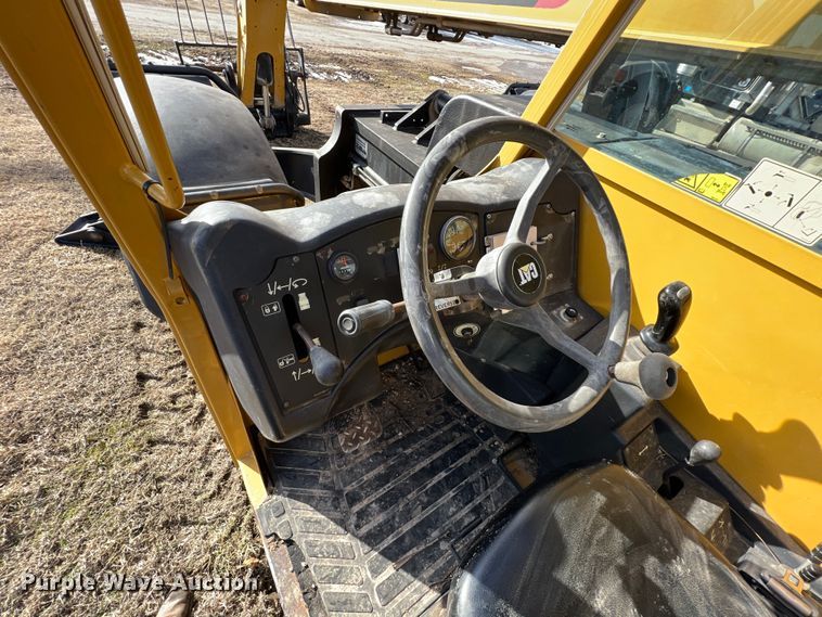 image for item ID9364 2010 Caterpillar TL943  telehandler