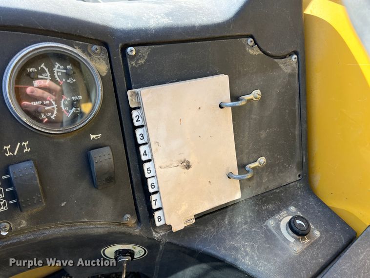 image for item ID9364 2010 Caterpillar TL943  telehandler