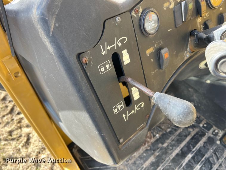 image for item ID9364 2010 Caterpillar TL943  telehandler