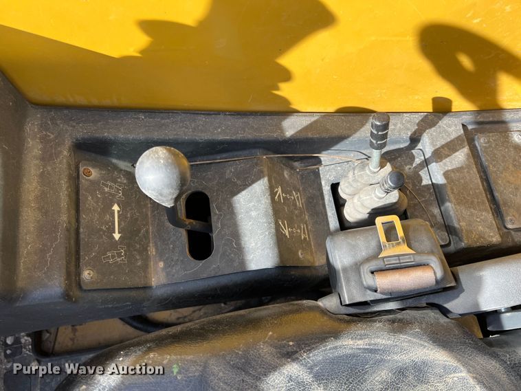 image for item ID9364 2010 Caterpillar TL943  telehandler