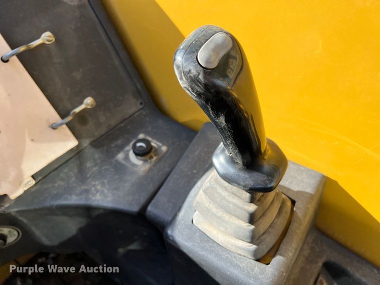 image for item ID9364 2010 Caterpillar TL943  telehandler