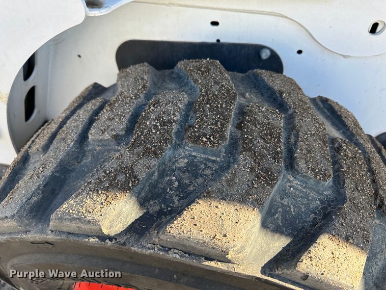 image for item JD9621 2016 Bobcat S650  skid steer loader