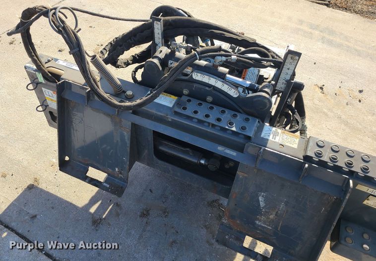 image for item JG9556 Roadhog PCP18EHSG5  skid steer cold planer