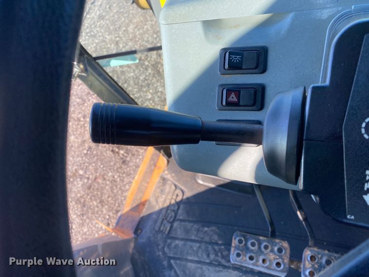 image for item JW9232 Case 580L  backhoe