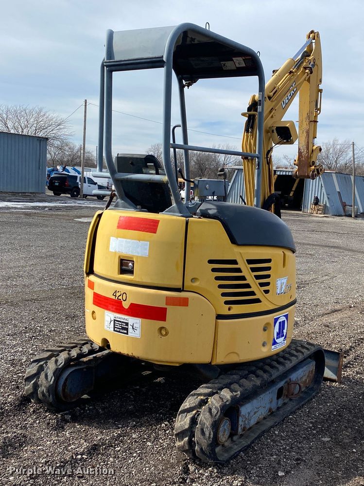 image for item JW9235 2006 John Deere 17ZTS  mini excavator