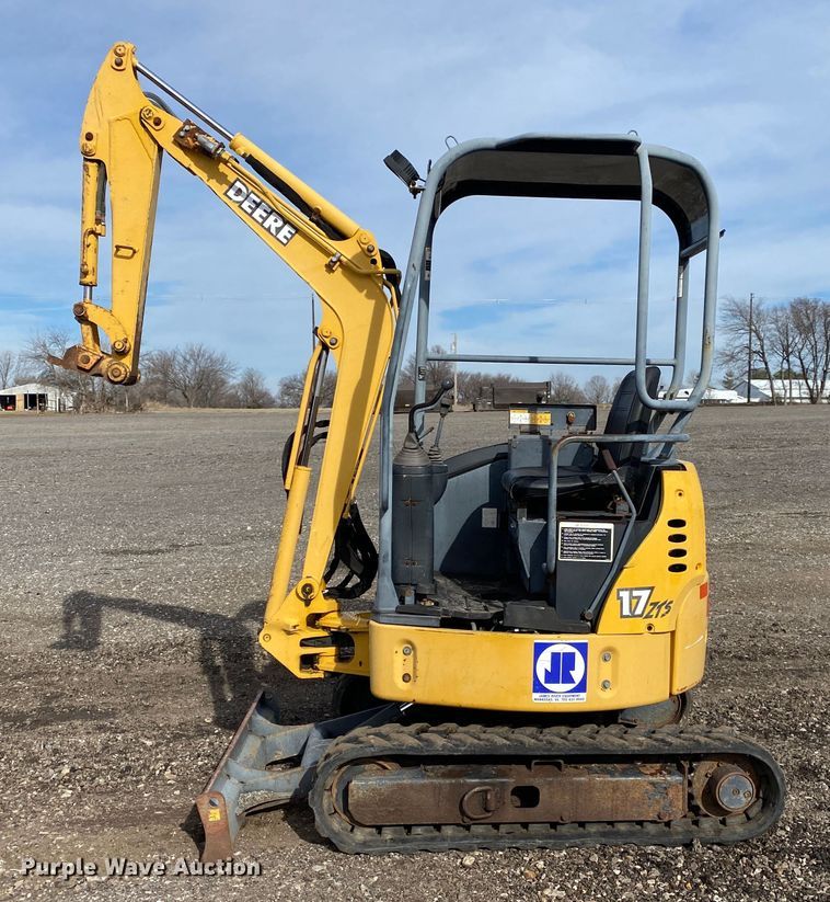 image for item JW9235 2006 John Deere 17ZTS  mini excavator