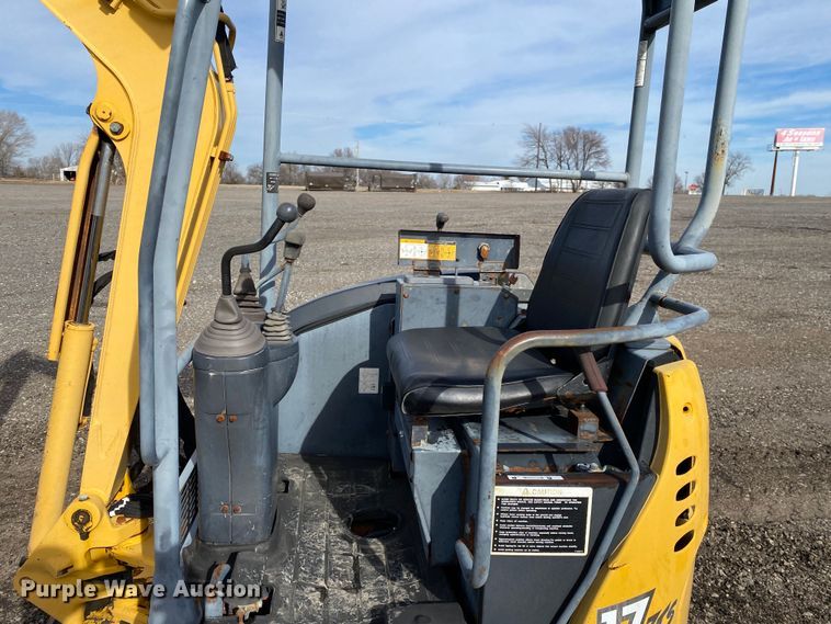 image for item JW9235 2006 John Deere 17ZTS  mini excavator