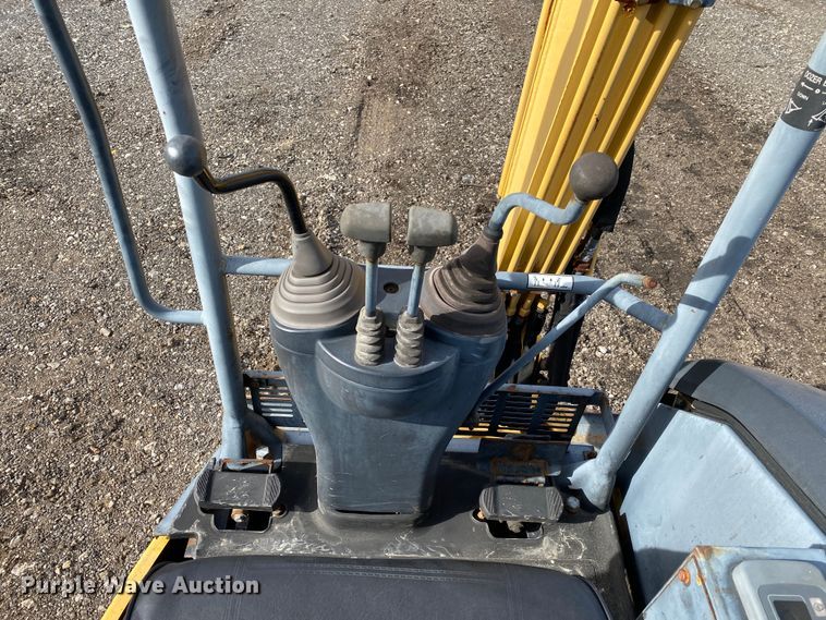 image for item JW9235 2006 John Deere 17ZTS  mini excavator