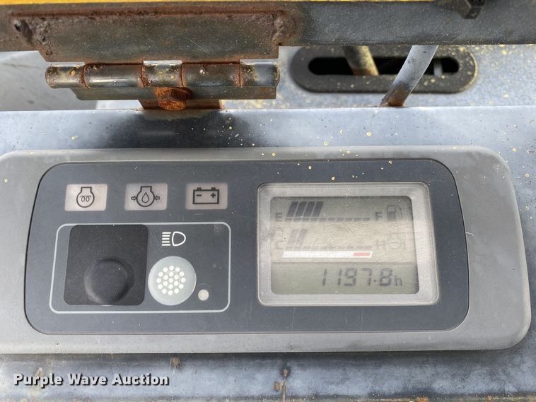 image for item JW9235 2006 John Deere 17ZTS  mini excavator